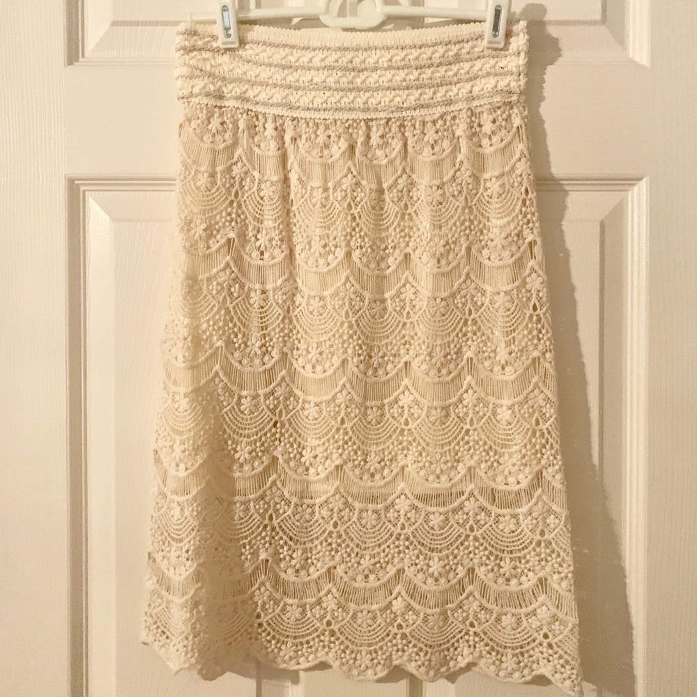 White lace pencil skirt